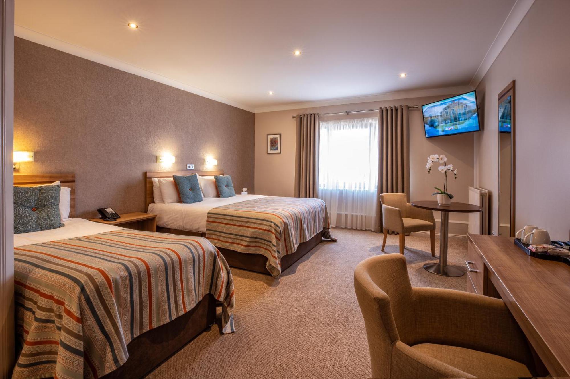 The Lodge Hotel Coleraine Bagian luar foto