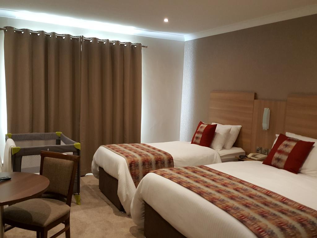 The Lodge Hotel Coleraine Bagian luar foto