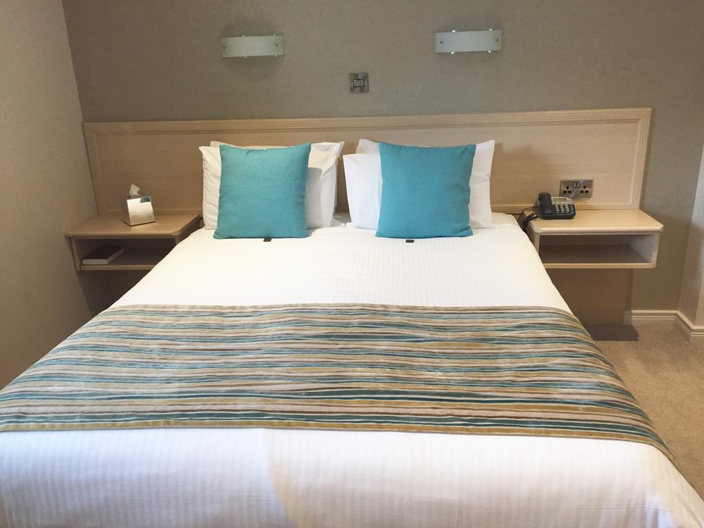 The Lodge Hotel Coleraine Bagian luar foto
