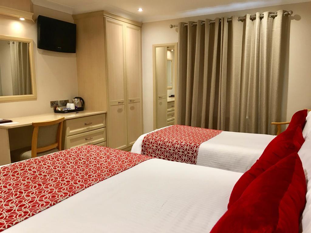 The Lodge Hotel Coleraine Bagian luar foto