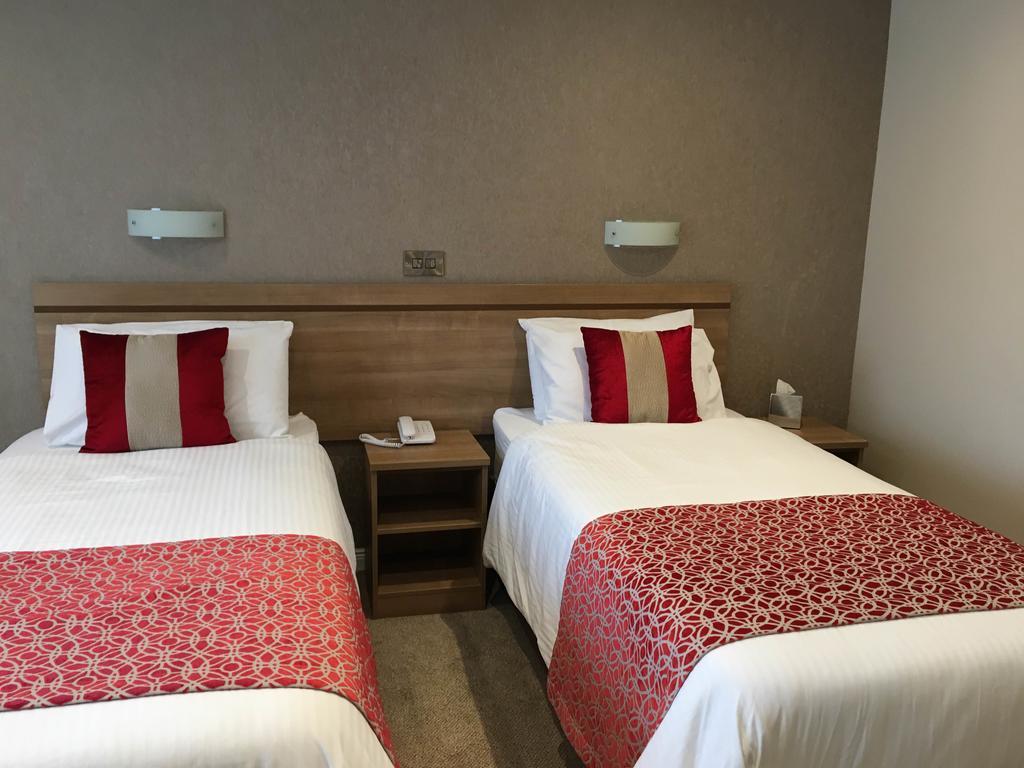 The Lodge Hotel Coleraine Bagian luar foto