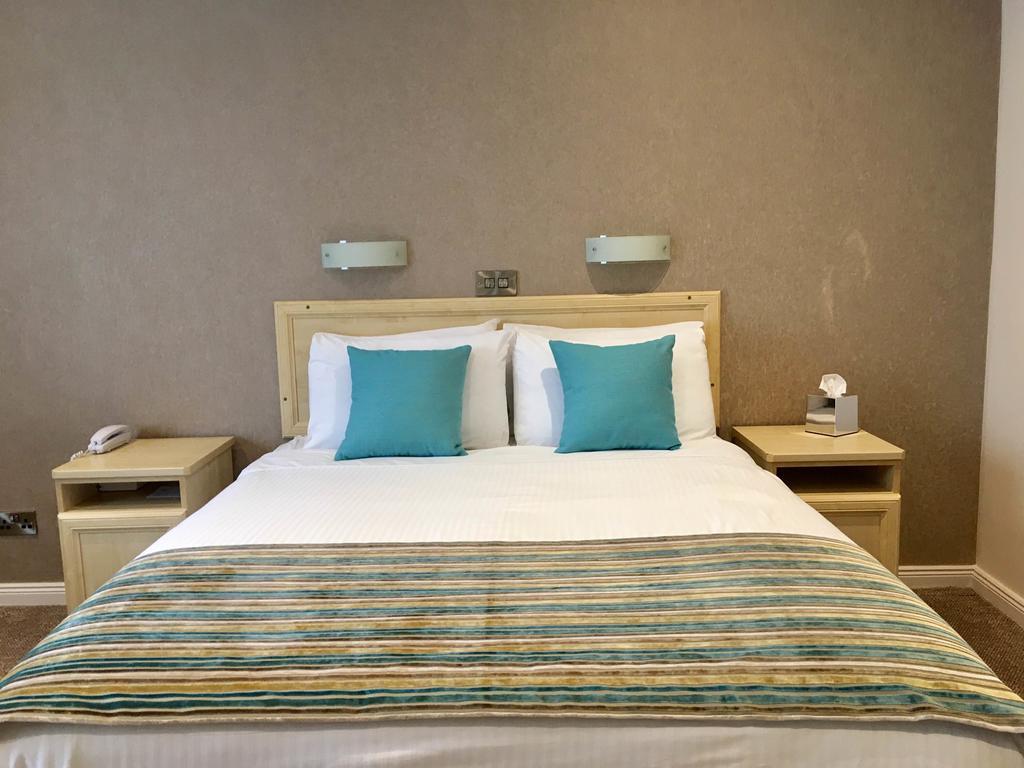 The Lodge Hotel Coleraine Bagian luar foto