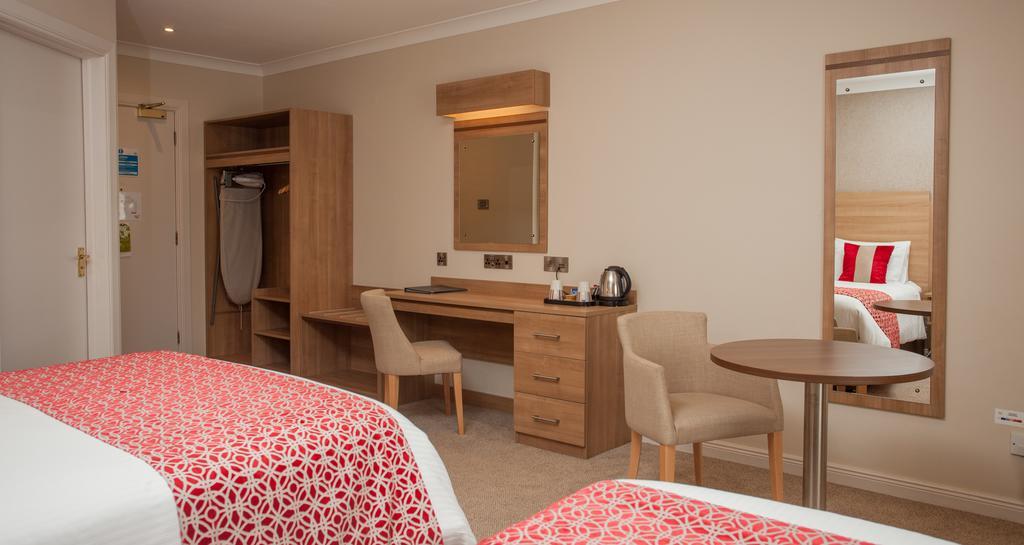 The Lodge Hotel Coleraine Bagian luar foto