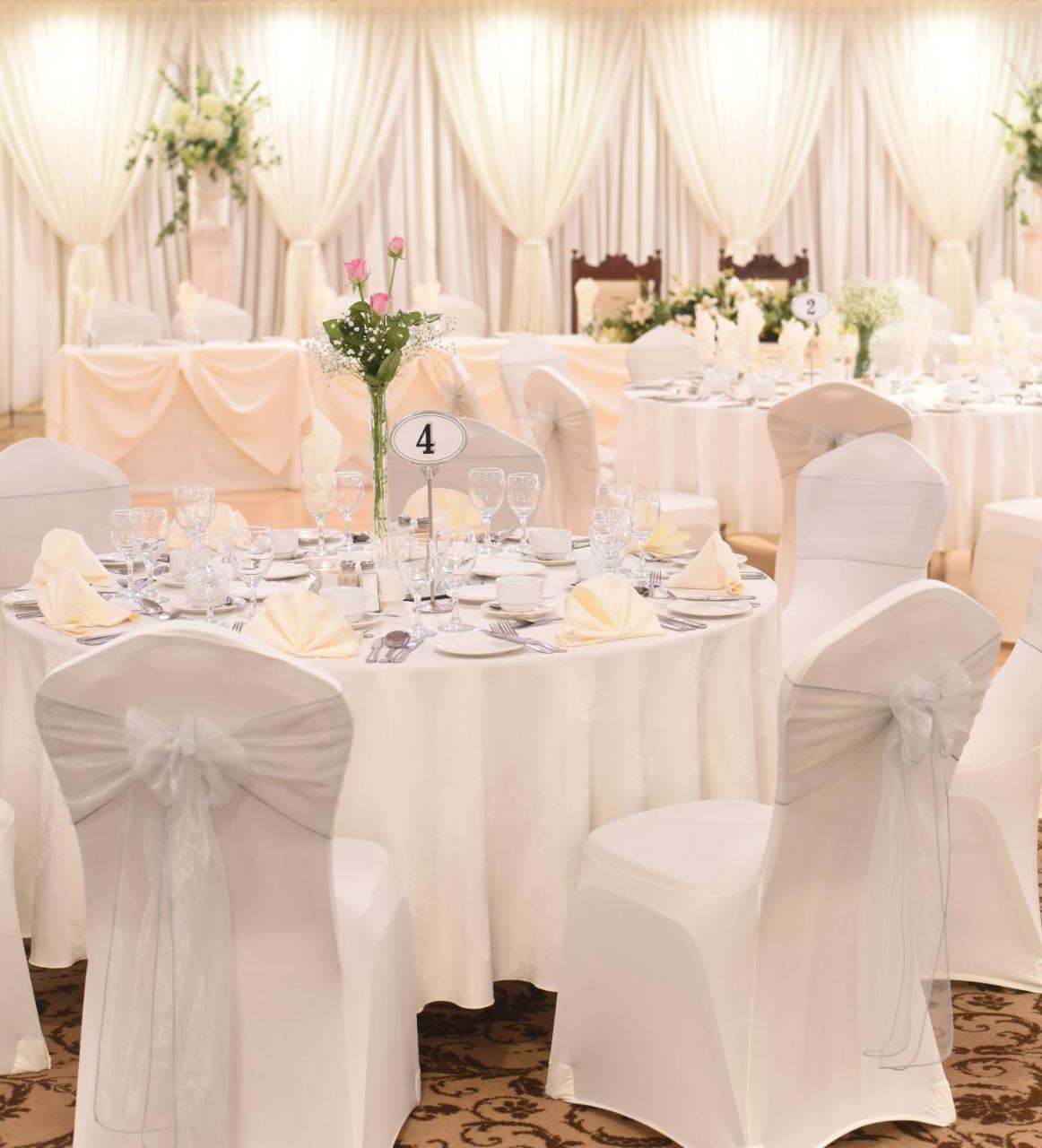The Lodge Hotel Coleraine Bagian luar foto